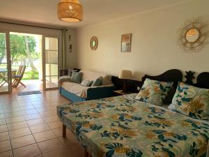 Ruang duduk di LE STUDIO DE DODA - Résidence de vacances - Sainte Anne +18 gambar