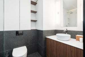 Kúpeľňa v ubytovaní Stylish & Comfy Garbary Apartments with Parking by Noclegi Renters