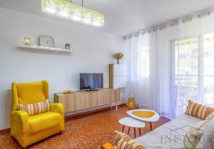 Telewizja i/lub zestaw kina domowego w obiekcie Inftour Apolo Apartamento