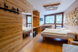 Ένα ή περισσότερα κρεβάτια σε δωμάτιο στο Hotel Dahu