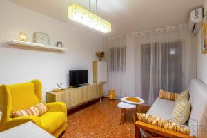 Telewizja i/lub zestaw kina domowego w obiekcie Inftour Apolo Apartamento