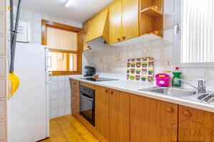 Kuchnia lub aneks kuchenny w obiekcie Inftour Apolo Apartamento