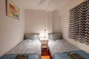Łóżko lub łóżka w pokoju w obiekcie Inftour Apolo Apartamento
