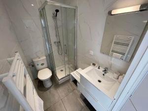 Ένα μπάνιο στο Esprit Beige - Joli Studio Salengro - Sauna & Sport club