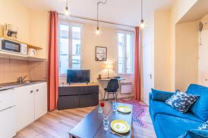 TV a/nebo společenská místnost v ubytování Le Studio Nérisien - Studio pour 2 + 7 fotografií