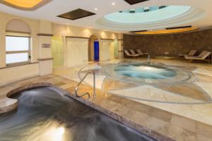 Bazén v ubytování Villa del Palmar Beach Resort & Spa nebo v jeho okolí