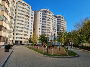 a street with a playground in front of a building at Park Loft, Calea Iesilor 67 in Chişinău