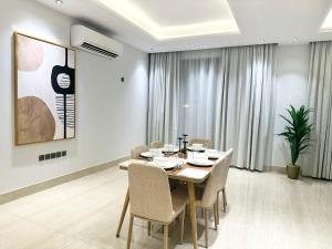 Gallery image of Luxurious 3 Bedroom Apartment - 5 minutes to Boulevard in Riyadh