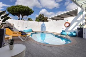 Swimmingpoolen hos eller tæt på Centralgarve - Villa Crown 22