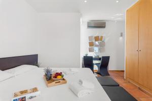 Ένα ή περισσότερα κρεβάτια σε δωμάτιο στο Villa Moderna - PlusHolidays +41 φωτογραφίες