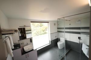 A bathroom at jungle view resort