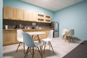 Kuchyňa alebo kuchynka v ubytovaní Moon Hostel Wrocław