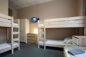 Posteľ alebo postele v izbe v ubytovaní Moon Hostel Wrocław