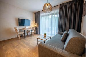 Residence Klažary u Žumberka - Terasové apartmány tesisinde bir oturma alanı