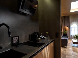 Kuchyňa alebo kuchynka v ubytovaní City Park Hotel & Residence