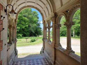 Κήπος έξω από το Château de la Redortière +11 φωτογραφίες