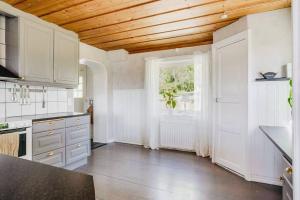 Kuchyň nebo kuchyňský kout v ubytování Villa Kakelbont! + 9 fotografií