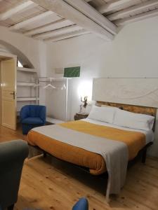 A bed or beds in a room at Apartments Campo de Fiori