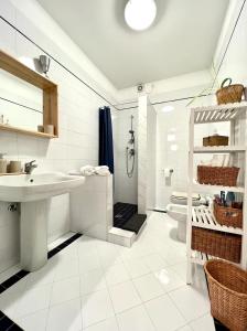 a white bathroom with a sink and a toilet at Crestudio Stanza accogliente vicino al Ponte Vecchio in Bassano del Grappa
