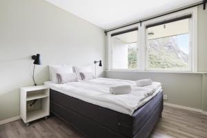 Postel nebo postele na pokoji v ubytování Trolltunga Aparthotel