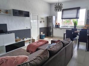 a living room with a couch and a kitchen at Casa Oasis in Teguise