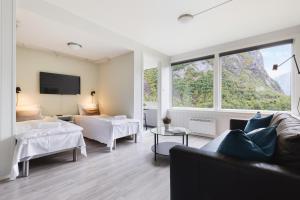 Postel nebo postele na pokoji v ubytování Trolltunga Aparthotel