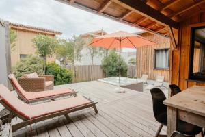 Patio nebo venkovní prostory v ubytování Superbe villa Obordelo à 50 m de la plage.