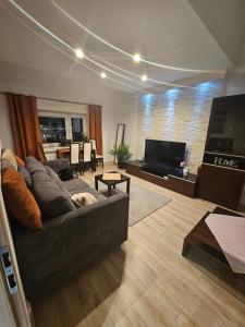 a living room with a couch and a flat screen tv at Apartament Panorama Miasta in Gdynia