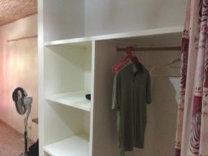 OuoranKeur des pecheurs chez ivan的挂在里面的绿色毛衣壁橱 更多27张照片