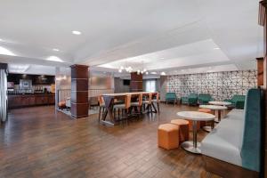 Kuchyň nebo kuchyňský kout v ubytování Hampton Inn Charlotte Monroe