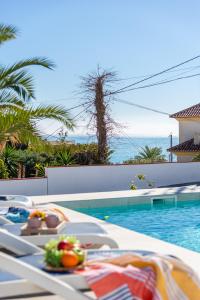 Basen w obiekcie Villa Salada - PlusHolidays lub w pobliżu