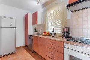 Kuchnia lub aneks kuchenny w obiekcie Villa Salada - PlusHolidays
