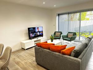Televiisor ja/või meelelahutuskeskus majutusasutuses Paradigm Court, Brand new 2-Bedroom Flat4, Oxford
