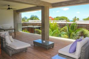 Rõdu või terrass majutusasutuses Manta Cove by Horizon Holidays