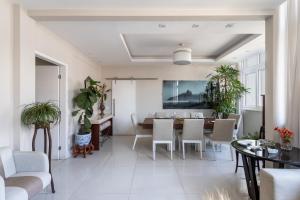 a dining room and living room with a table and chairs at Elegância em Ipanema - Ideal para famílias - RE701 Z2 in Rio de Janeiro