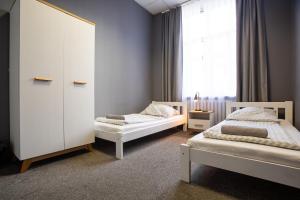 Posteľ alebo postele v izbe v ubytovaní Moon Hostel Wrocław