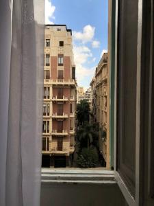 - une vue depuis la fenêtre d'un bâtiment dans l'établissement Rhala Hostel Egypt, au Caire