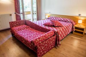 Ένα ή περισσότερα κρεβάτια σε δωμάτιο στο Albergo Punta Zerbion