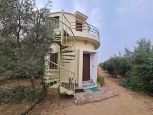 Tòa nhà nơi nhà khách tọa lạc