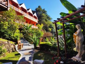 Taman di luar Pousada Pinhalense