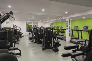 Fitness centrum a/nebo fitness zařízení v ubytování Ufford Park Resort + 37 fotografií