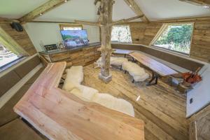 TV a/nebo společenská místnost v ubytování Gartenhotel Rosenhof bei Kitzbühel