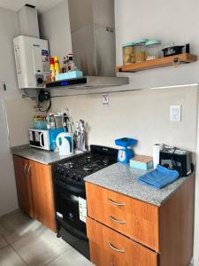 a kitchen with a stove and a counter top at Casa Naranja habitaciones privadas in Cordoba