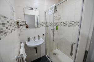 Koupelna v ubytování Hotel de France