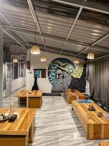 Posezení v ubytování Odin Hostel Kasol
