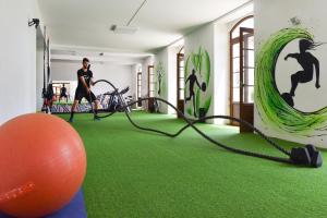 a man in a gym with a rope and an exercise ball at Quinta d'Anta- Hotel Rural in Maiorca