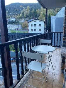 a table and two chairs on a balcony with a view at A 25 m. del Telecabina de Pal in La Massana