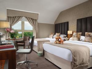 Voodi või voodid majutusasutuse Castleknock Hotel toas