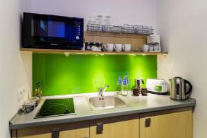 Kuchyňa alebo kuchynka v ubytovaní Apartament w malowniczej Dolinie Kościeliskiej by Rent like home
