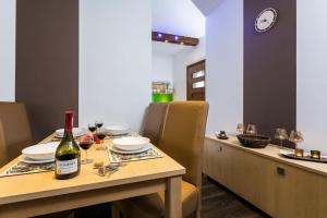 Nápoje v ubytovaní Apartament w malowniczej Dolinie Kościeliskiej by Rent like home
